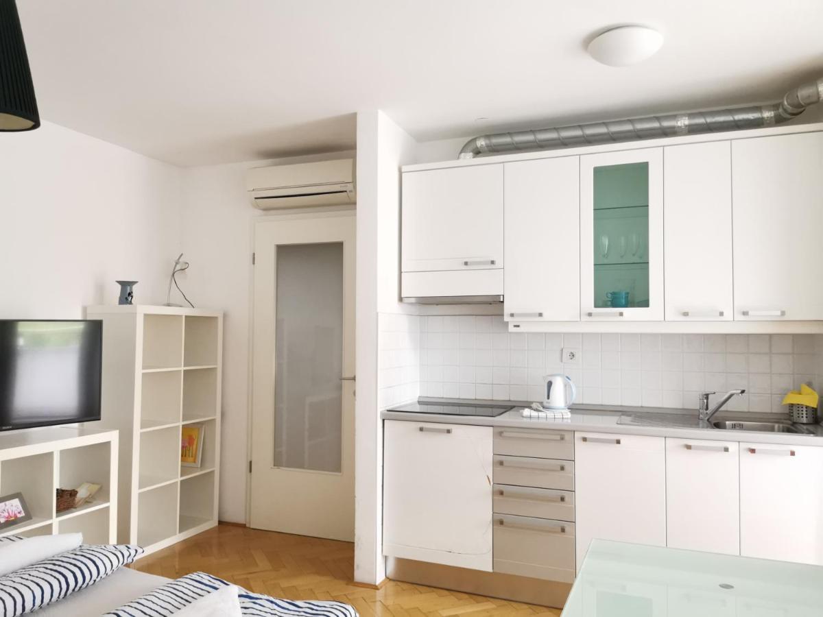 Apartamento City Centre Studio With A Balcony And Free Parking Liubliana Exterior foto